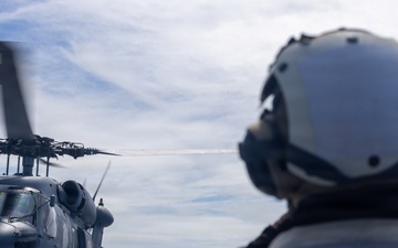 USS Wayne E. Meyer (DDG 108) Conducts Helicopter In-Flight Refuel Drill