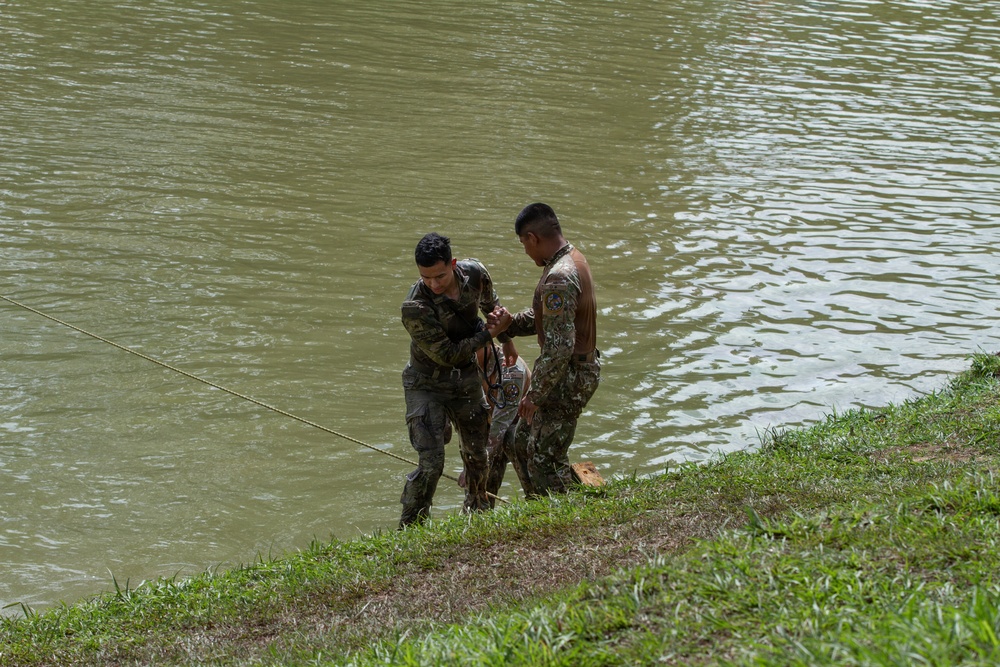 Multinational Soldiers conduct Waterborne Operations Training during SV26