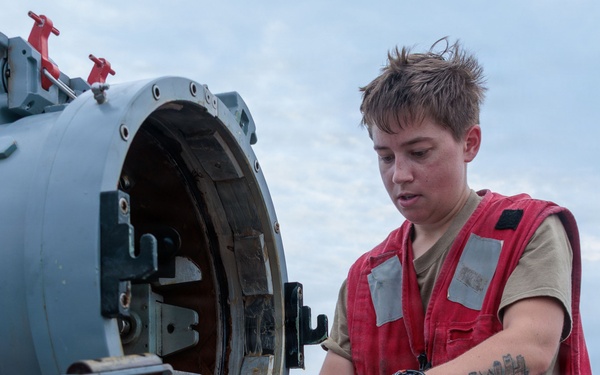 Maintenance aboard USS Gonzalez