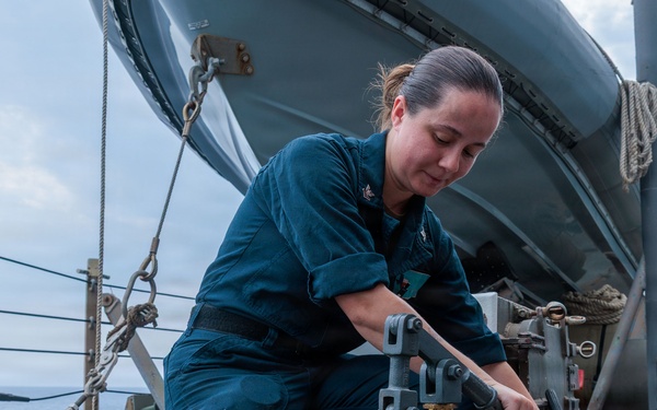 Maintenance aboard USS Gonzalez