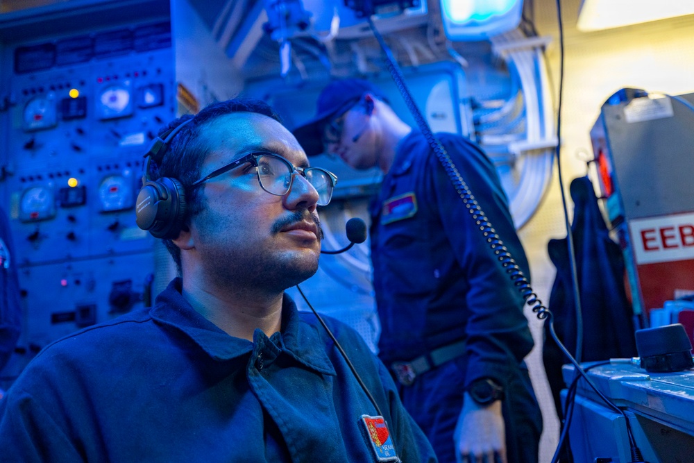 USS Benfold Conducts General Quarters