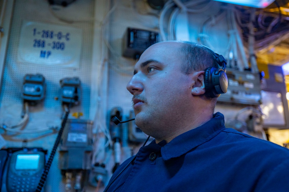 USS Benfold Conducts General Quarters