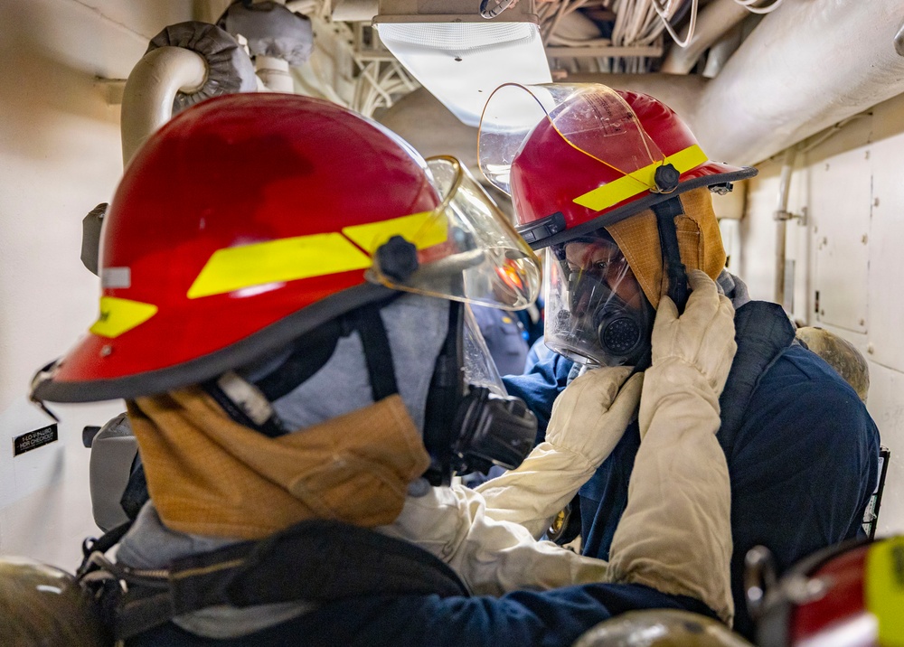 USS Benfold Conducts General Quarters
