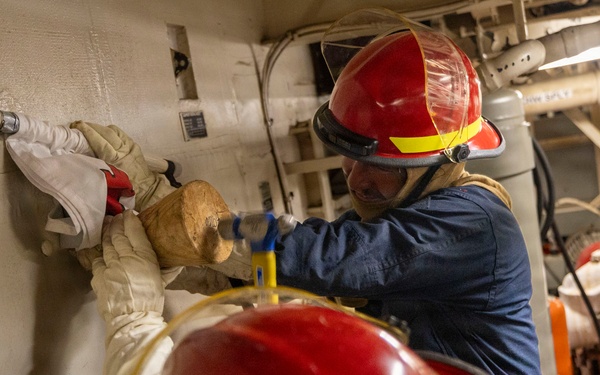 USS Benfold Conducts General Quarters