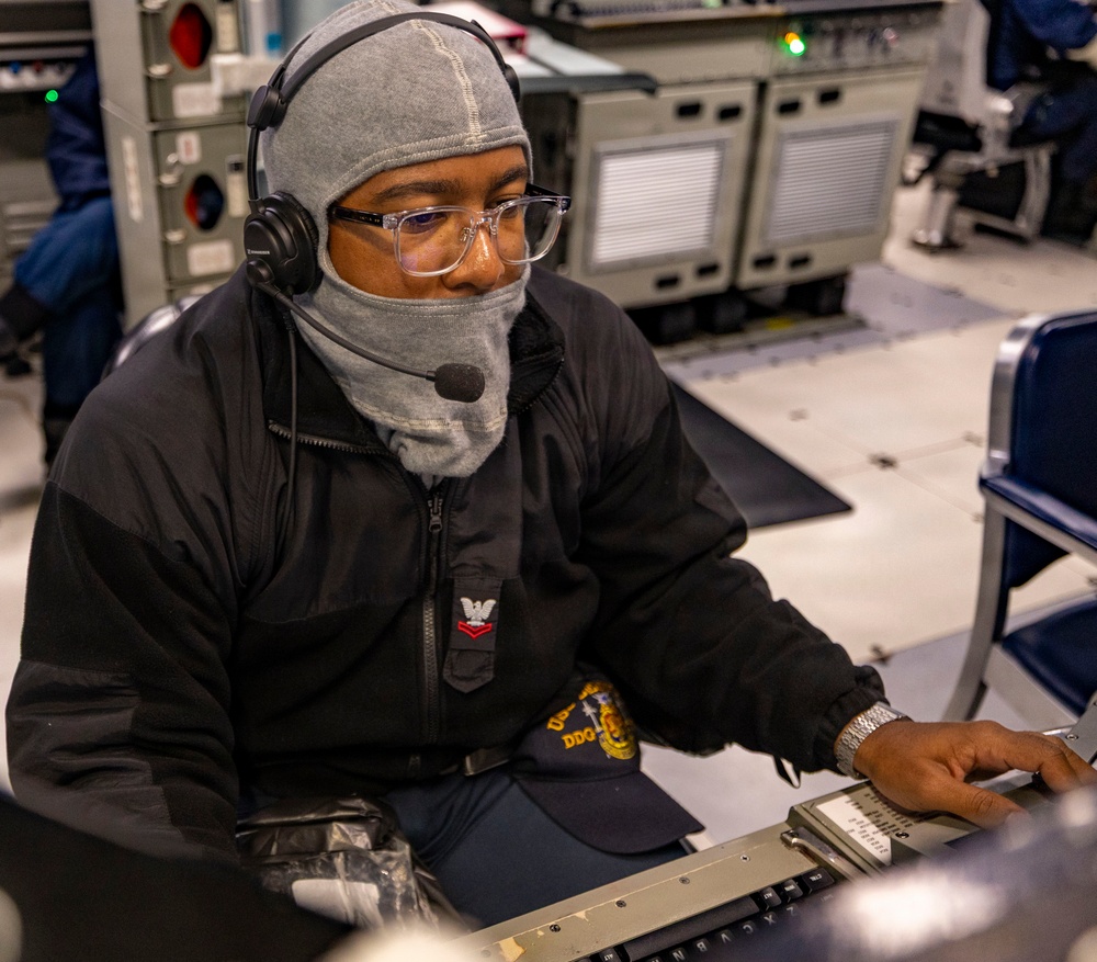 USS Benfold Conducts General Quarters