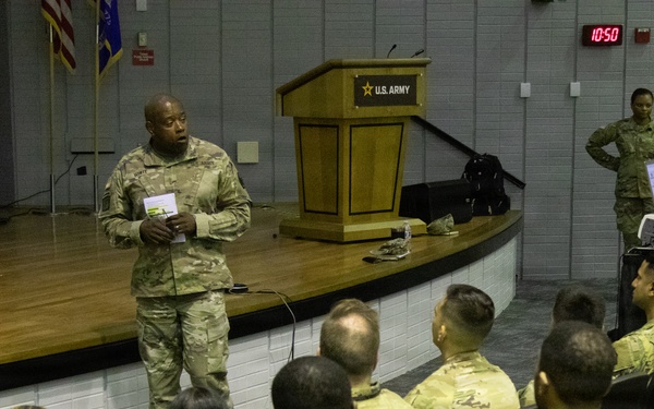 Army Reserve Cyber Soldiers Get Inside Look at OCAR