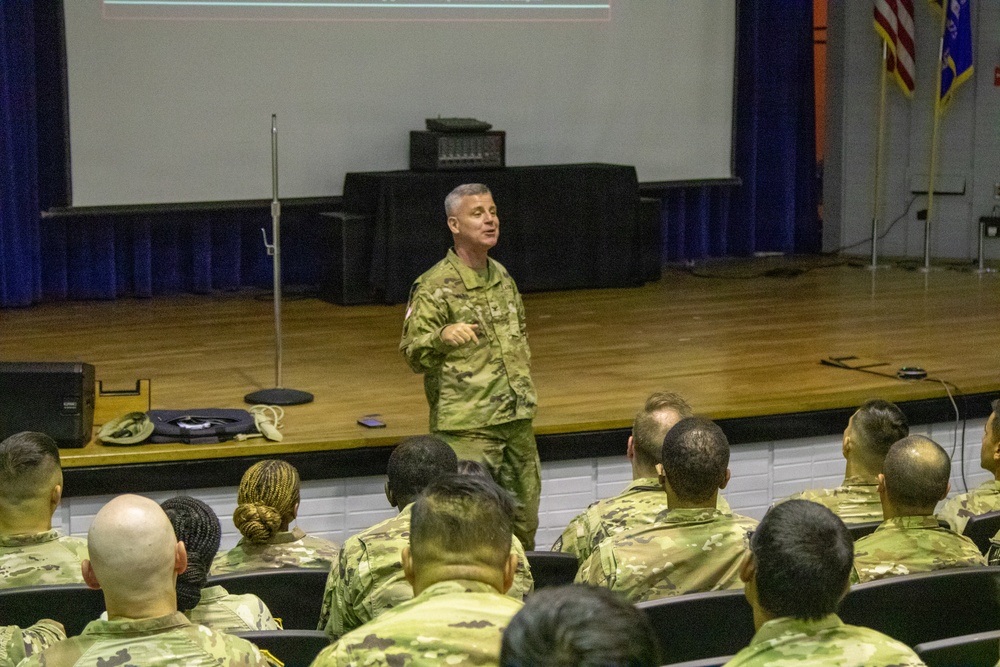 Army Reserve Cyber Soldiers Get Inside Look at OCAR