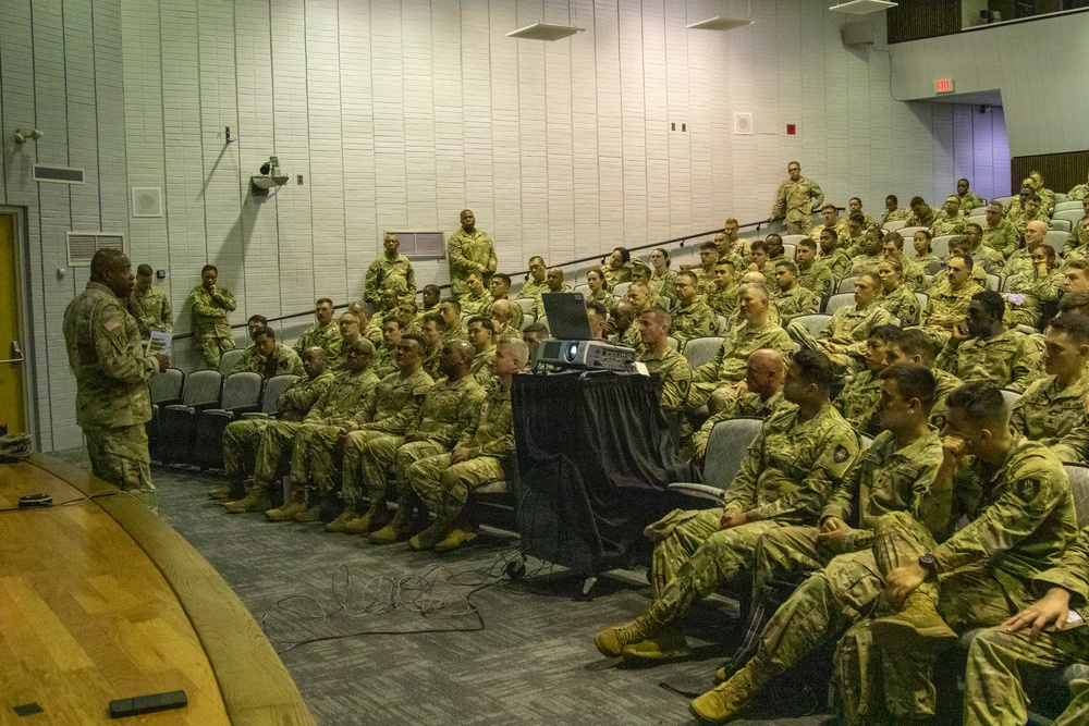 Army Reserve Cyber Soldiers Get Inside Look at OCAR