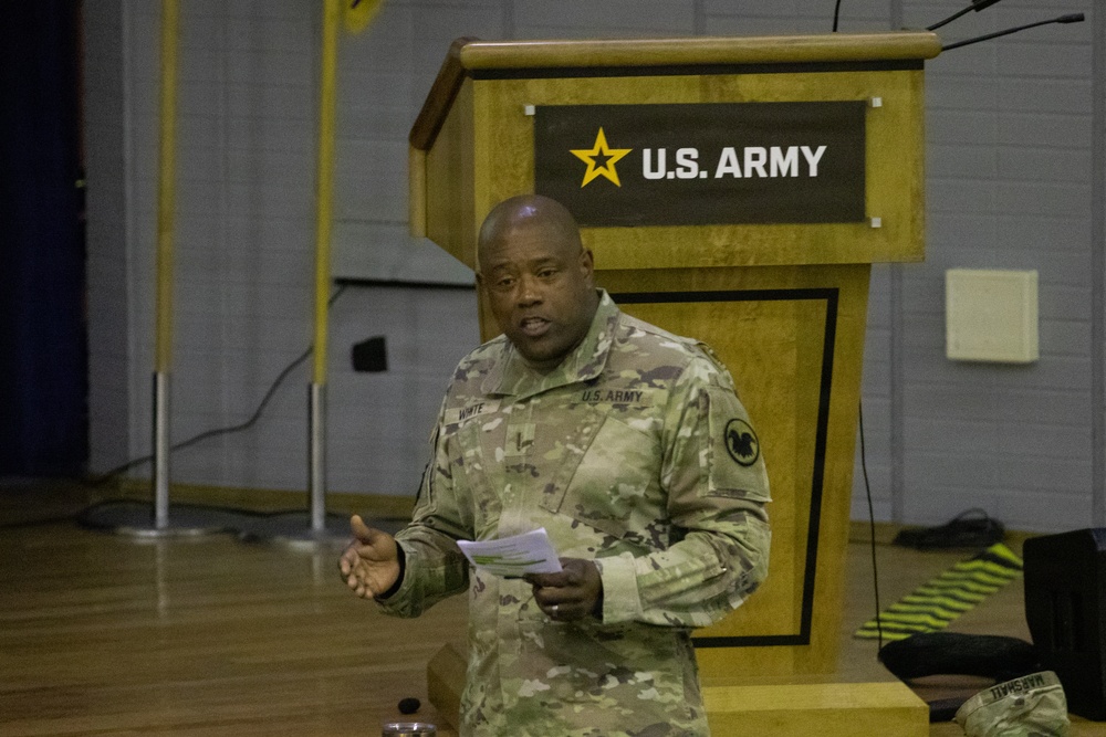 Army Reserve Cyber Soldiers Get Inside Look at OCAR