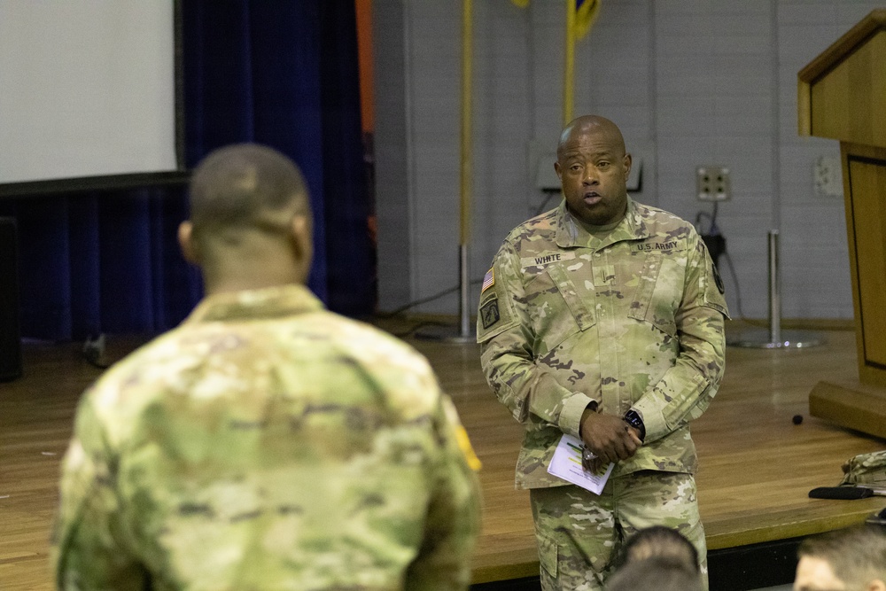 Army Reserve Cyber Soldiers Get Inside Look at OCAR