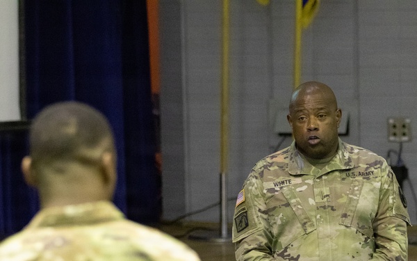 Army Reserve Cyber Soldiers Get Inside Look at OCAR