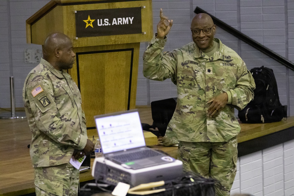 Army Reserve Cyber Soldiers Get Inside Look at OCAR