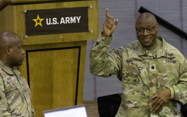 Army Reserve Cyber Soldiers Get Inside Look at OCAR