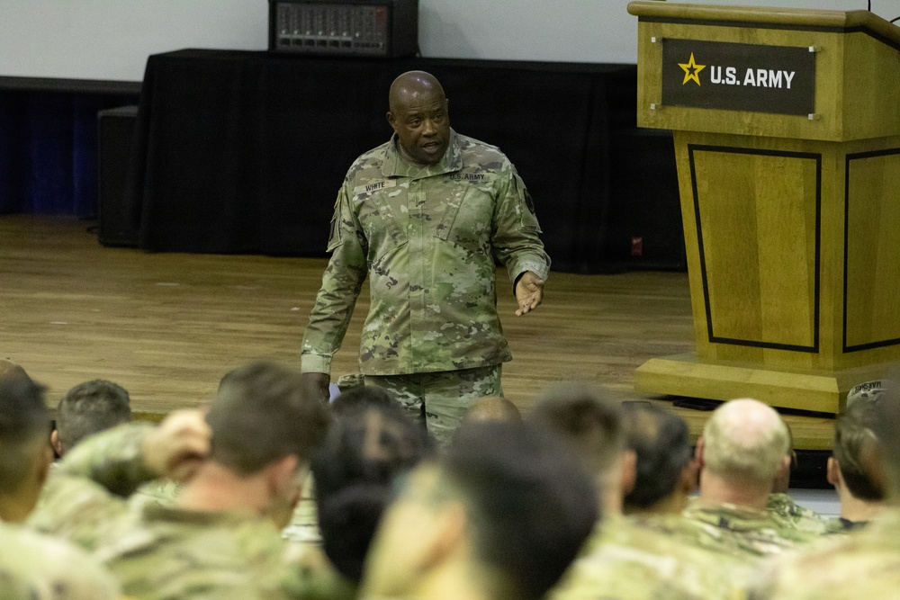 Army Reserve Cyber Soldiers Get Inside Look at OCAR