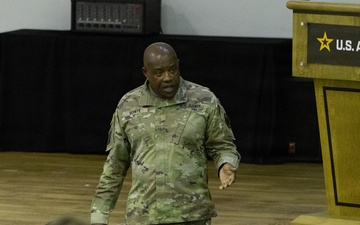 Army Reserve Cyber Soldiers Get Inside Look at OCAR