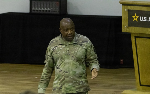 Army Reserve Cyber Soldiers Get Inside Look at OCAR