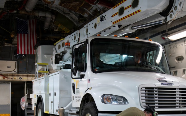 15th Wing airlifts California utility trucks from Hilo to Lihue for Hurricane Lowell recovery