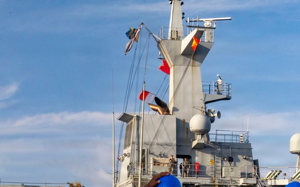 USS Benfold Completes a Replenishment-at-Sea with HMAS Supply