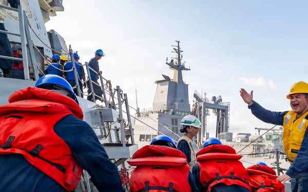 USS Benfold Completes a Replenishment-at-Sea with HMAS Supply