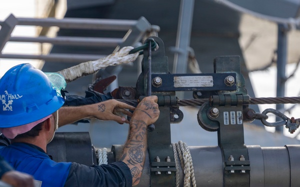 USS Benfold Completes a Replenishment-at-Sea with HMAS Supply