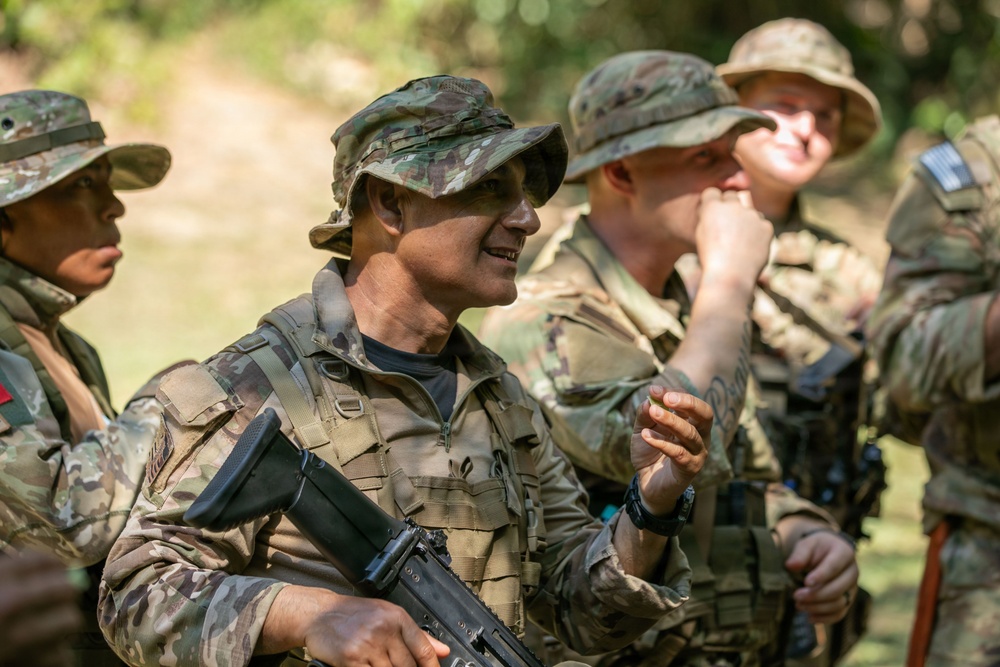 U.S., Peruvian and Chilean soldiers conduct jungle survival training, SV26