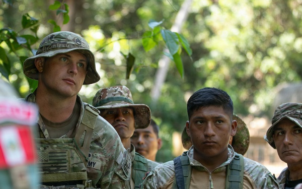 U.S., Peruvian and Chilean soldiers conduct jungle survival training, SV26
