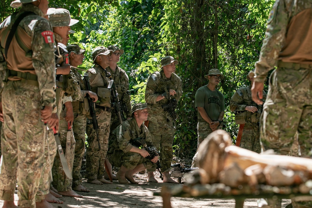 U.S., Peruvian and Chilean soldiers conduct jungle survival training, SV26