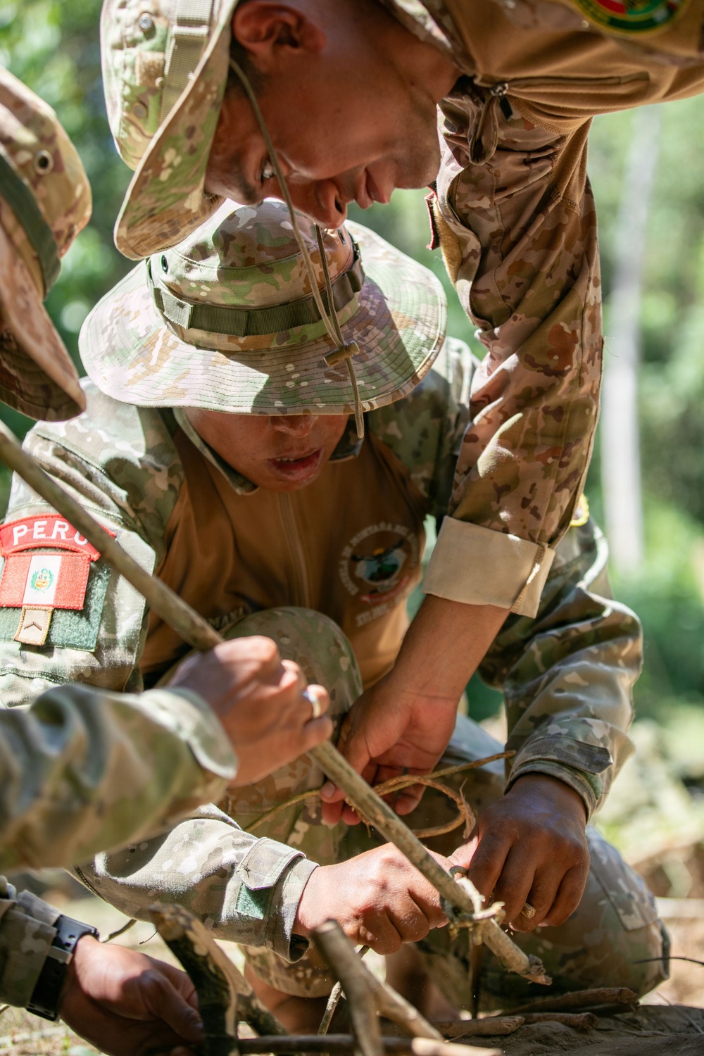 U.S., Peruvian and Chilean soldiers conduct jungle survival training, SV26