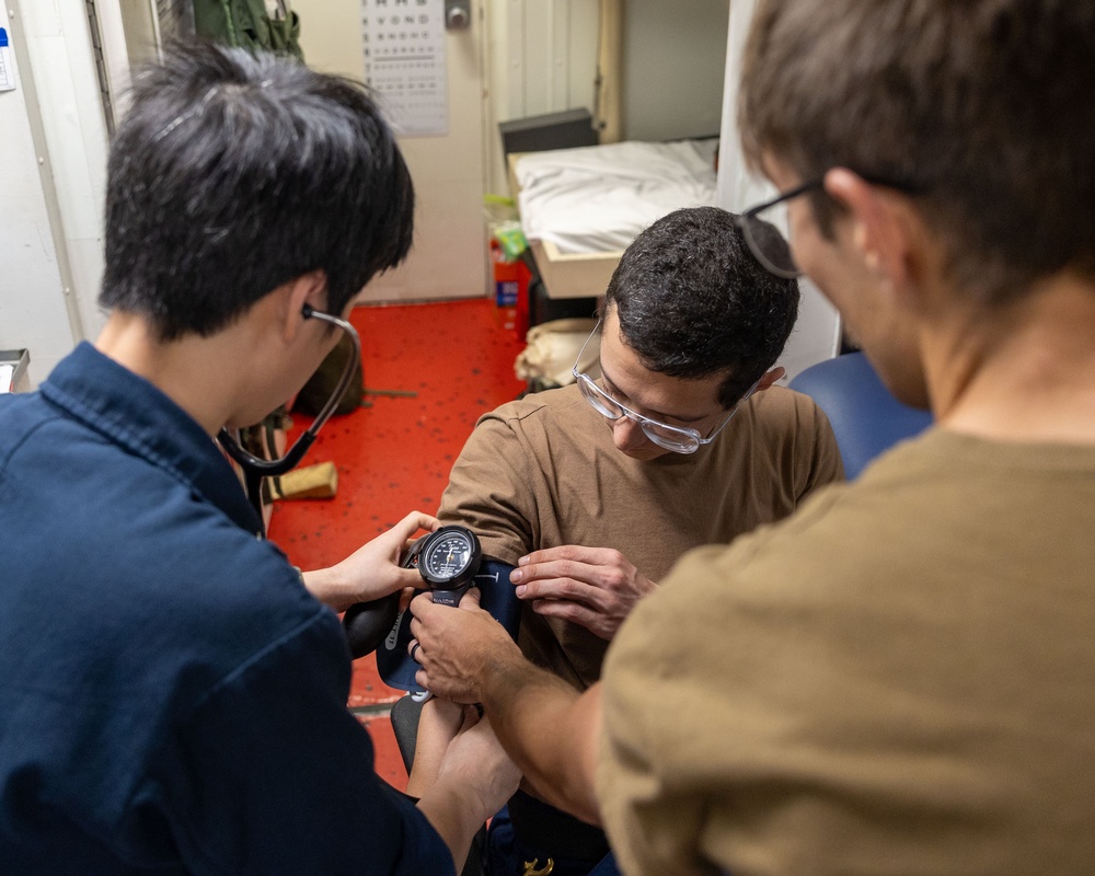 USS Mustin conducts medical training
