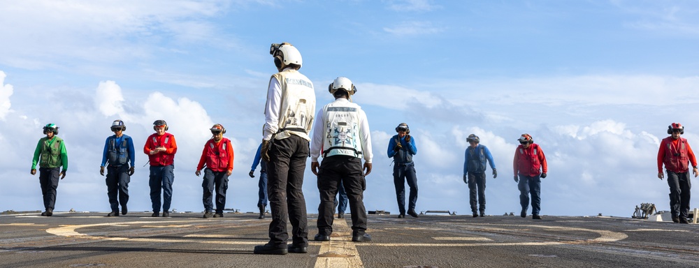 USS Mustin conducts vertical replenishment-at-sea with USNS Cesar Chavez