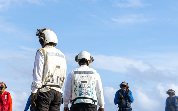USS Mustin conducts vertical replenishment-at-sea with USNS Cesar Chavez