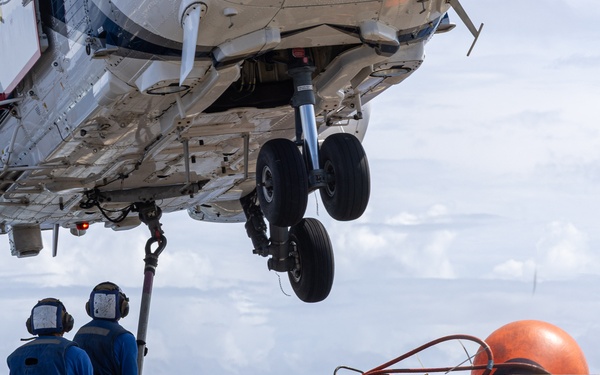USS Mustin conducts vertical replenishment-at-sea with USNS Cesar Chavez