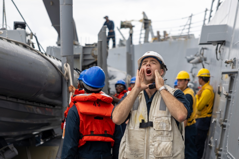 USS Mustin conducts boats operations