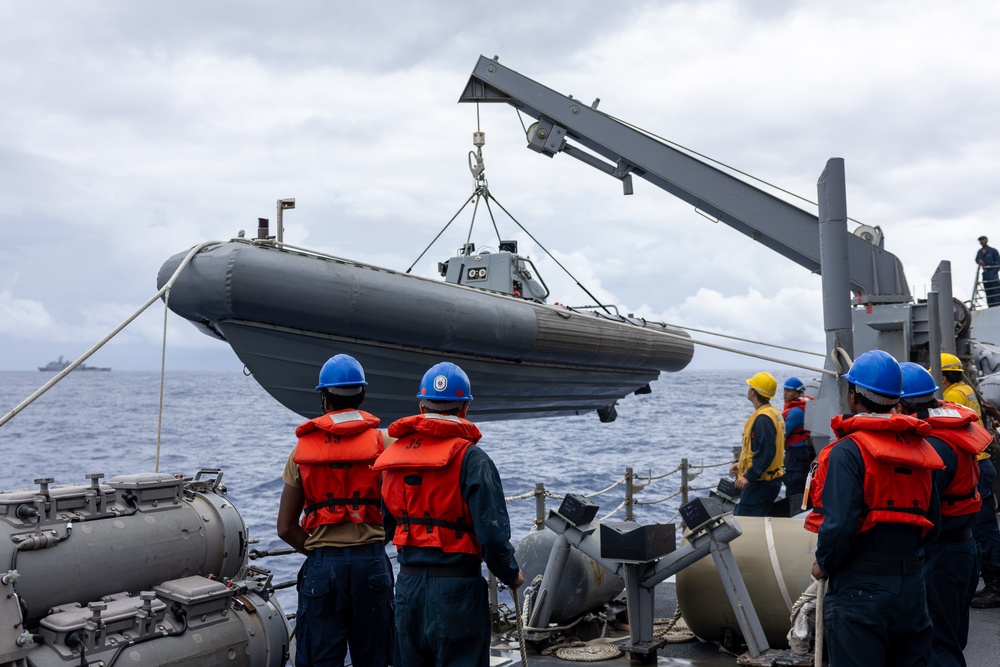 USS Mustin conducts boats operations