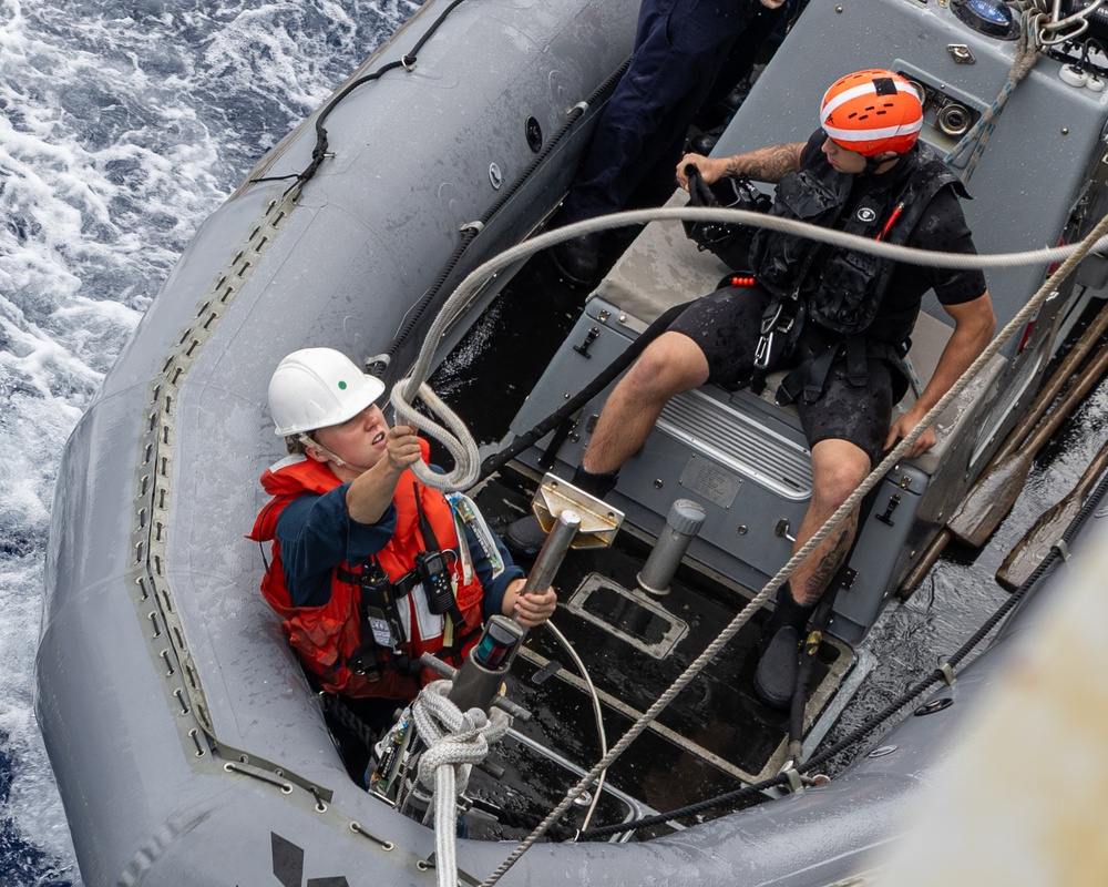 USS Mustin conducts boats operations