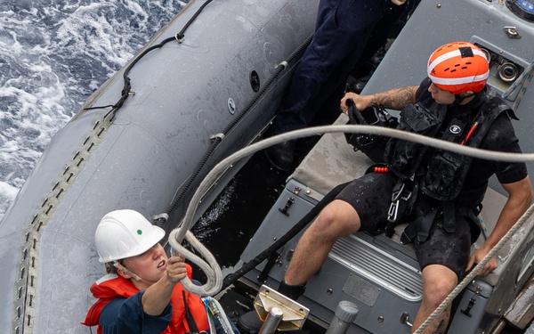 USS Mustin conducts boats operations