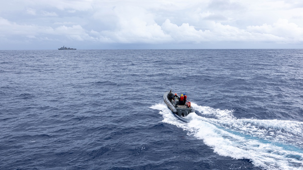 USS Mustin conducts boats operations