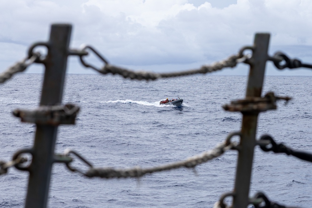 USS Mustin conducts boats operations
