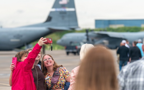 Local employers tour Kentucky Air National Guard and Air Force Museum