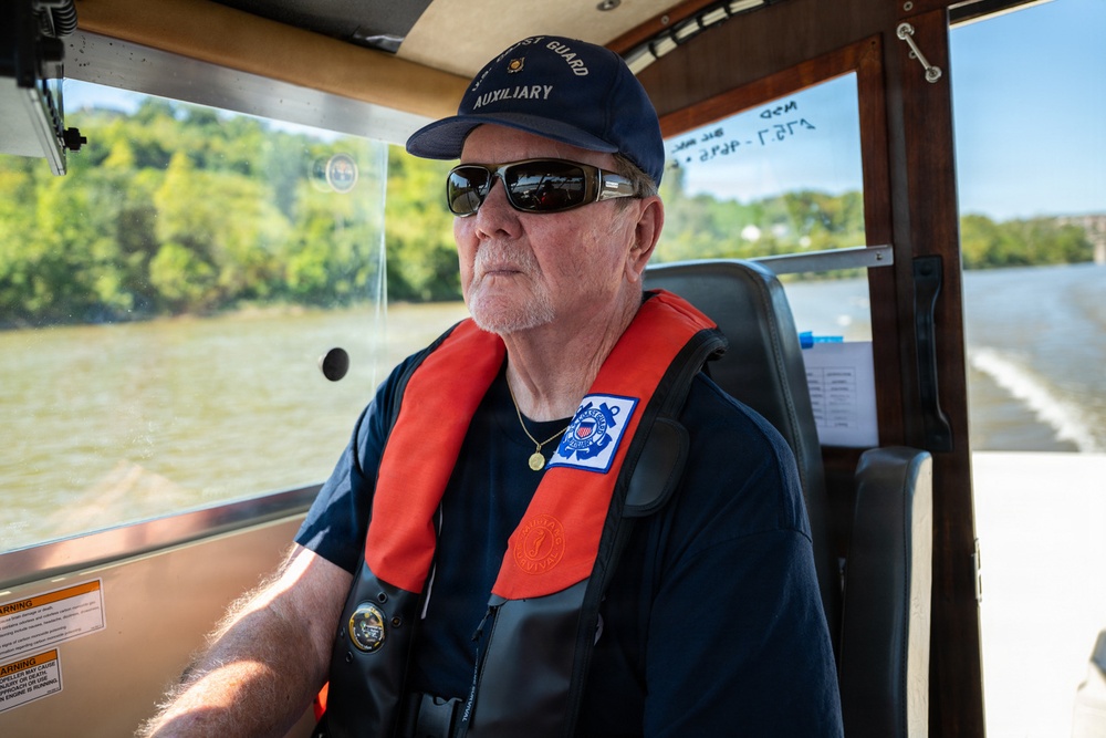 Coast Guard enforces Riverfest safety zone
