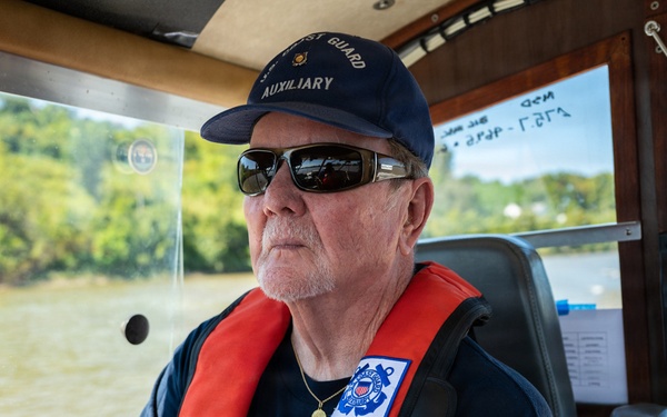 Coast Guard enforces Riverfest safety zone