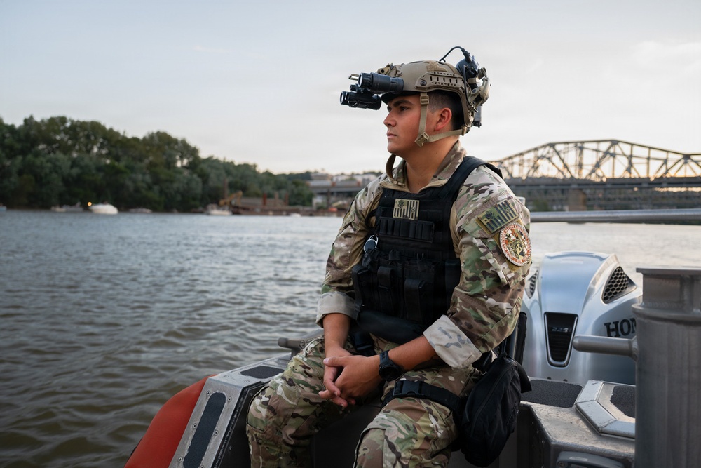 Coast Guard enforces Riverfest safety zone
