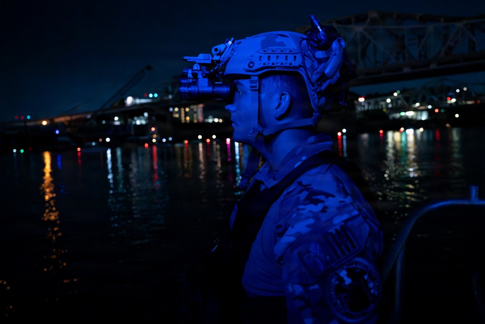 Coast Guard enforces Riverfest safety zone