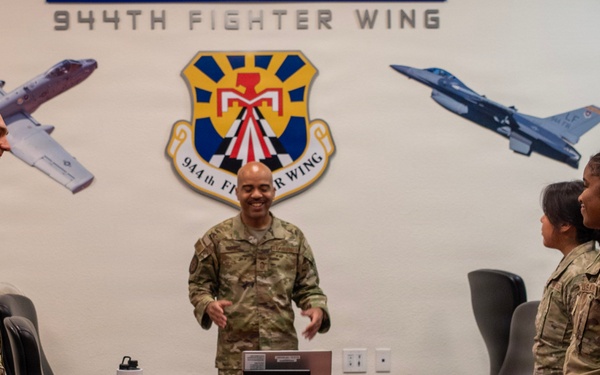 AFRC COMMAND CHIEF NUÑEZ VISITS LUKE, MENTORS 944TH AIRMAN