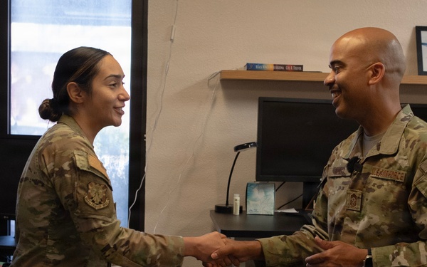 AFRC COMMAND CHIEF NUÑEZ VISITS LUKE, MENTORS 944TH AIRMAN