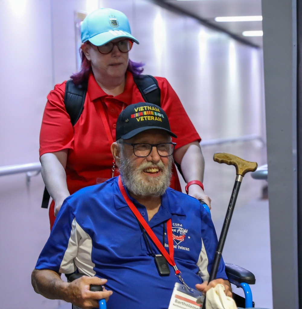 Wildcats Help Veterans Receive Long-overdue Welcome Home Following Honor Flight to Washington, D.C.
