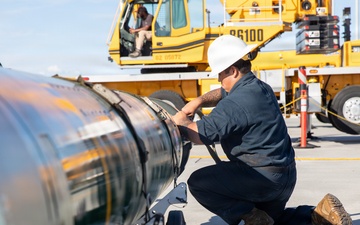 USS Santa Fe Conducts Weapons Handling Evolution at Naval Weapons Station Seal Beach