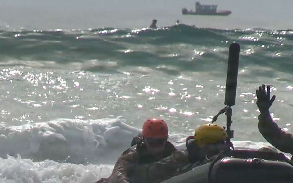 1st Radio Battalion and 1st Intelligence Battalion conduct amphibious exercise