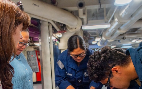 Command Ombudsmen visit CVN 71