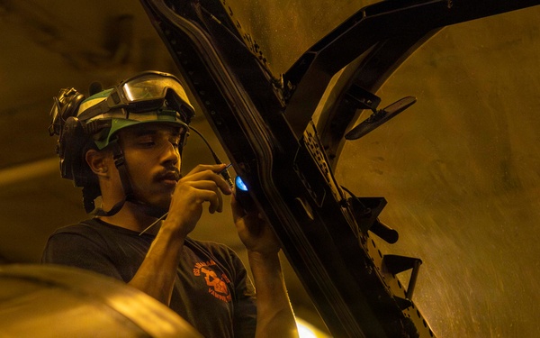 Abraham Lincoln Conducts Aircraft Maintenance